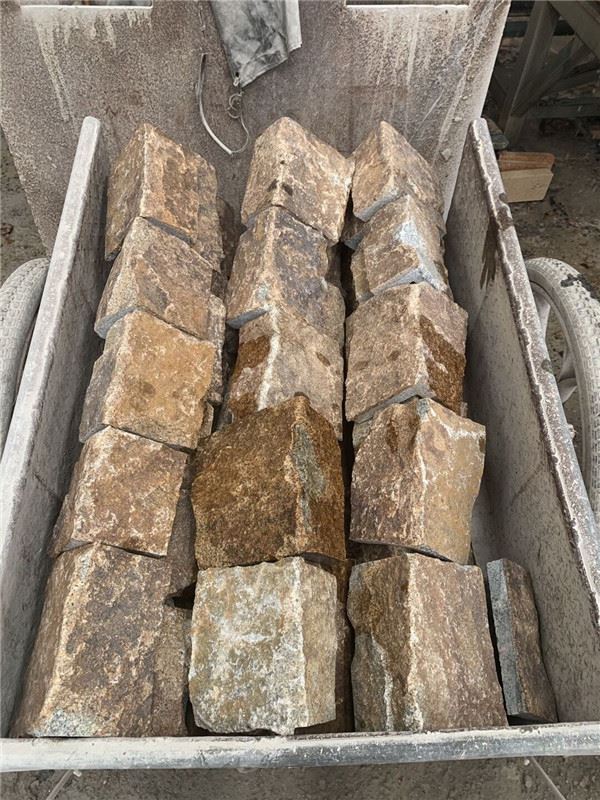 rust loose stones natural surface