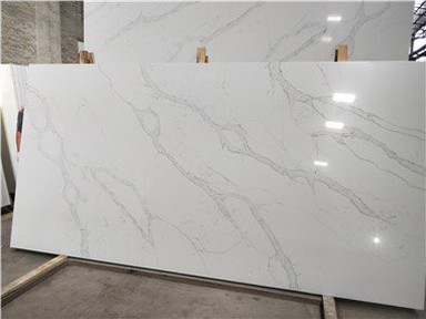 Біло-золоті кварцові стільниці