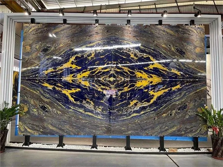 Содаліт Есмерельда Кварцит