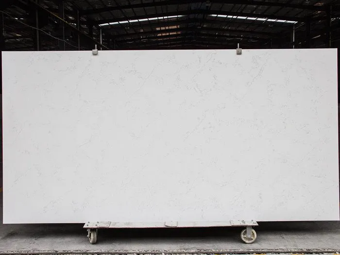 Кухонні стільниці з білого каррарського кварцу