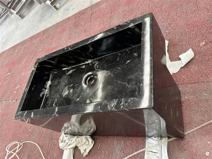 Раковина фартуха з чорного граніту