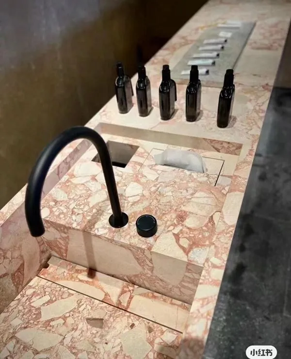 Breccia perniche мармур