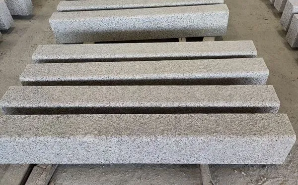 Бордюрний камінь із сірого граніту