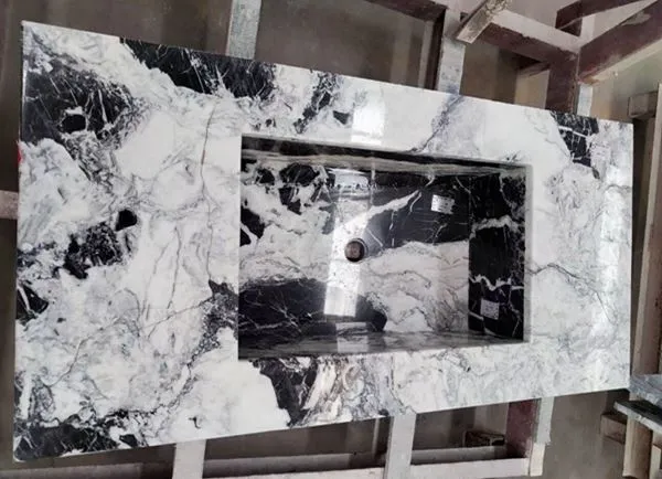 Раковина на мармуровій стільниці