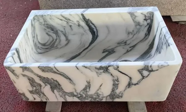 Раковина з білого мармуру